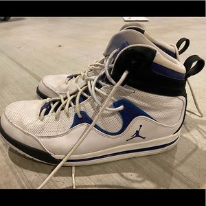 Mens size 12 Jordan basketball shoes. Blue, white and black